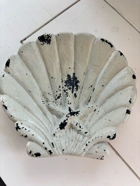 Decorative Cream Shell Wall Accent - Vintage-Inspired Home Art